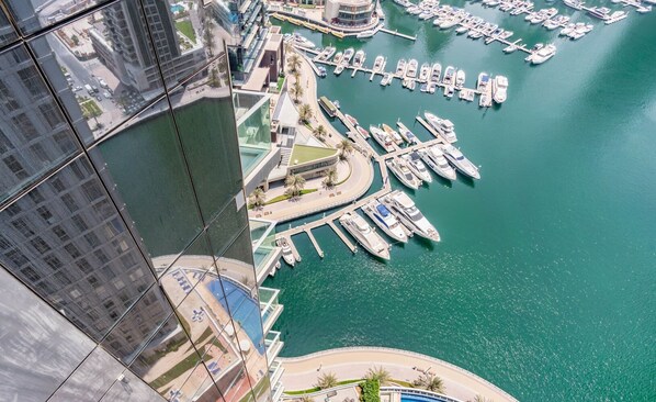 Marina - Damac Heights Fendi - One Bedroom Apartment, Sleeps 2 (Dubai)