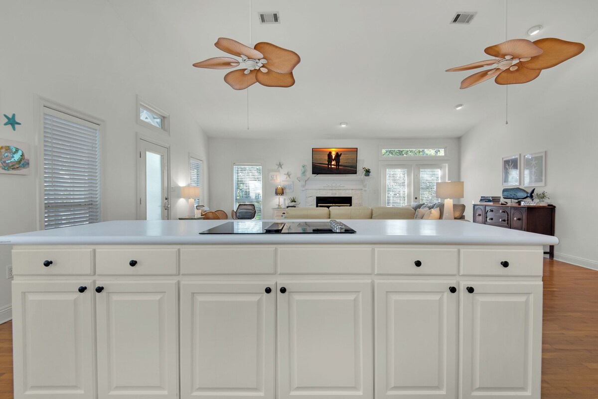 Photo 19 of 🏖️Crystal Beach Cottage-Private Beach Access-Dog Friendly🐾Beachwood Bliss