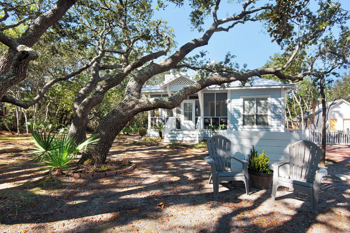 Photo 2 of 🏖️Crystal Beach Cottage-Private Beach Access-Dog Friendly🐾Beachwood Bliss