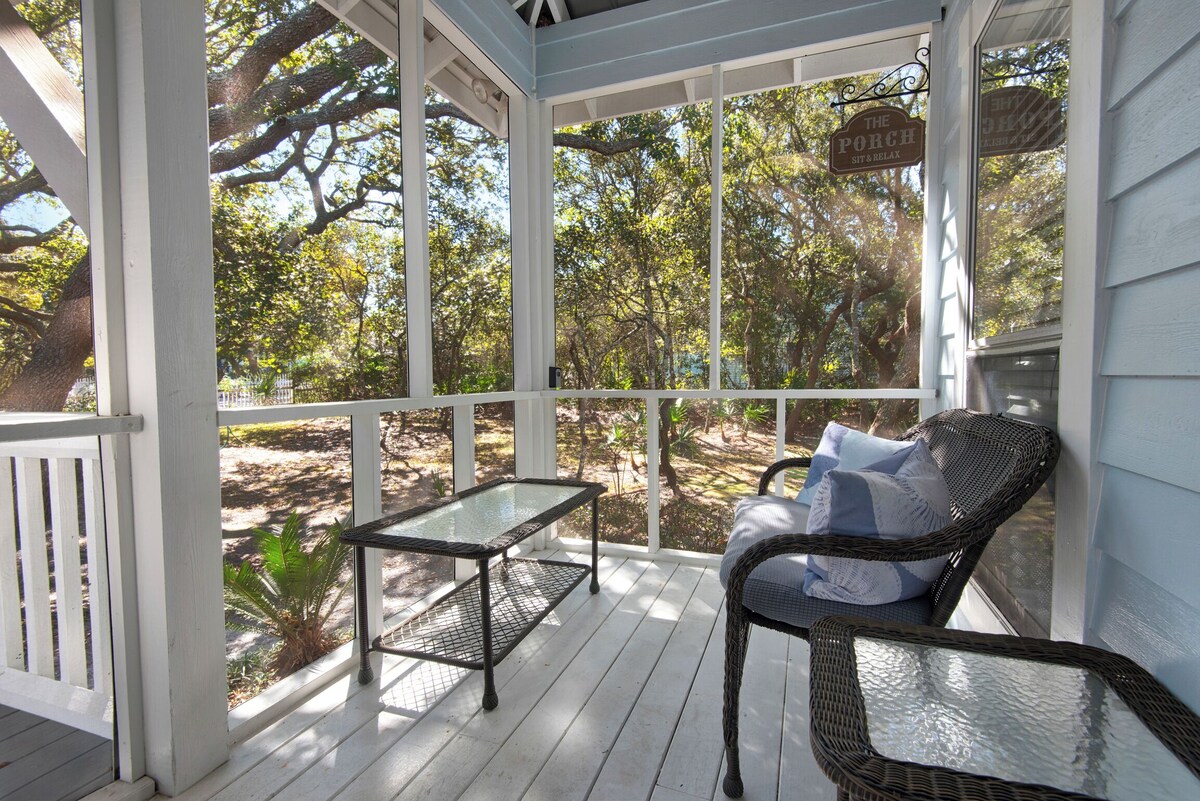Photo 5 of 🏖️Crystal Beach Cottage-Private Beach Access-Dog Friendly🐾Beachwood Bliss