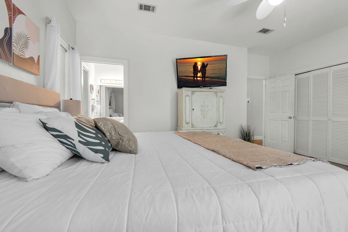 Photo 23 of 🏖️Crystal Beach Cottage-Private Beach Access-Dog Friendly🐾Beachwood Bliss