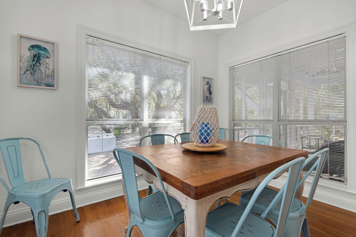 Photo 15 of 🏖️Crystal Beach Cottage-Private Beach Access-Dog Friendly🐾Beachwood Bliss