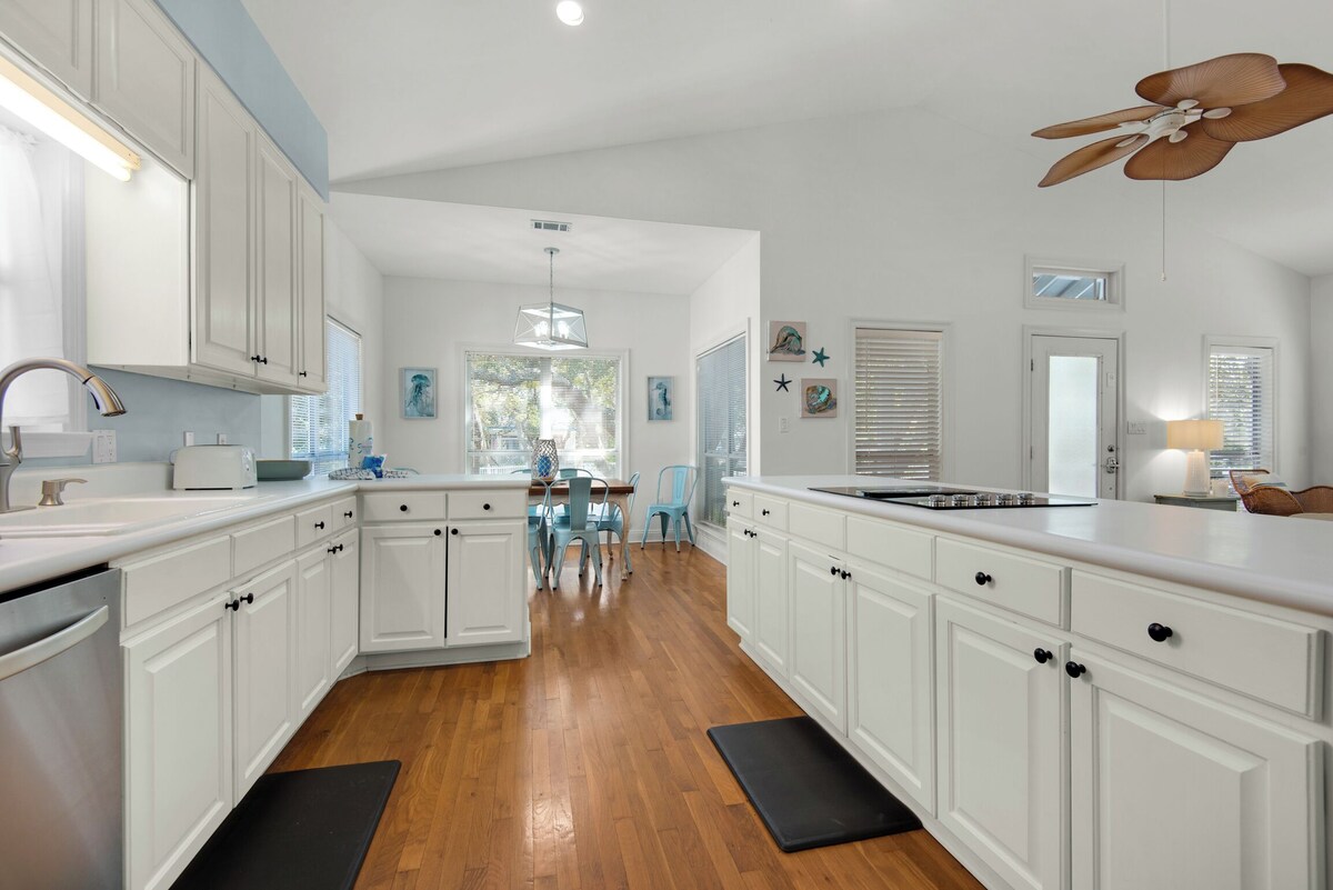 Photo 11 of 🏖️Crystal Beach Cottage-Private Beach Access-Dog Friendly🐾Beachwood Bliss