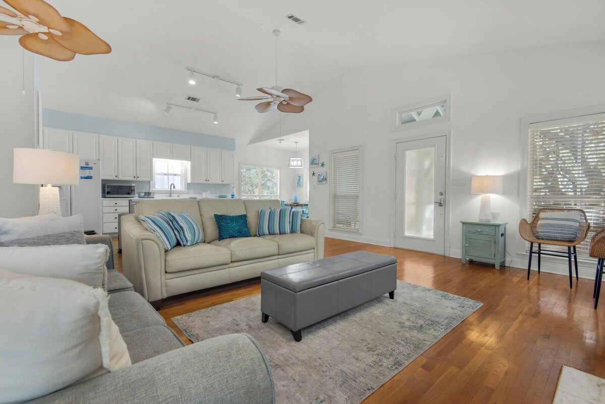 Photo 12 of 🏖️Crystal Beach Cottage-Private Beach Access-Dog Friendly🐾Beachwood Bliss