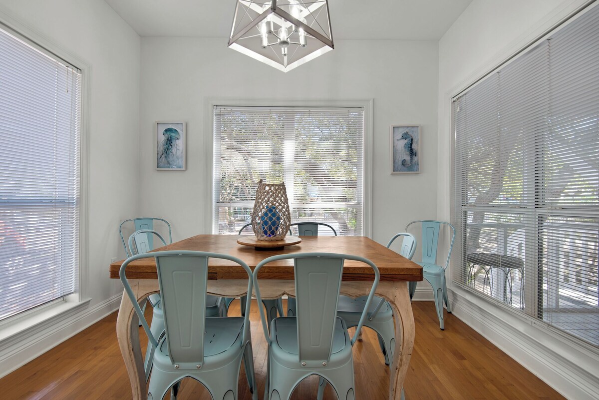 Photo 7 of 🏖️Crystal Beach Cottage-Private Beach Access-Dog Friendly🐾Beachwood Bliss
