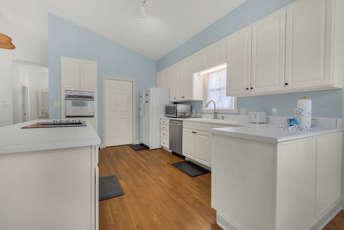 Photo 16 of 🏖️Crystal Beach Cottage-Private Beach Access-Dog Friendly🐾Beachwood Bliss