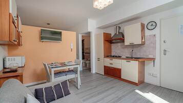 Standard Studio, 1 Double Bed | Living area