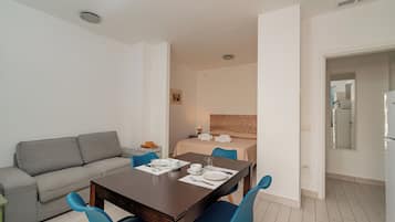 Standard Studio, 1 Double Bed | Living area
