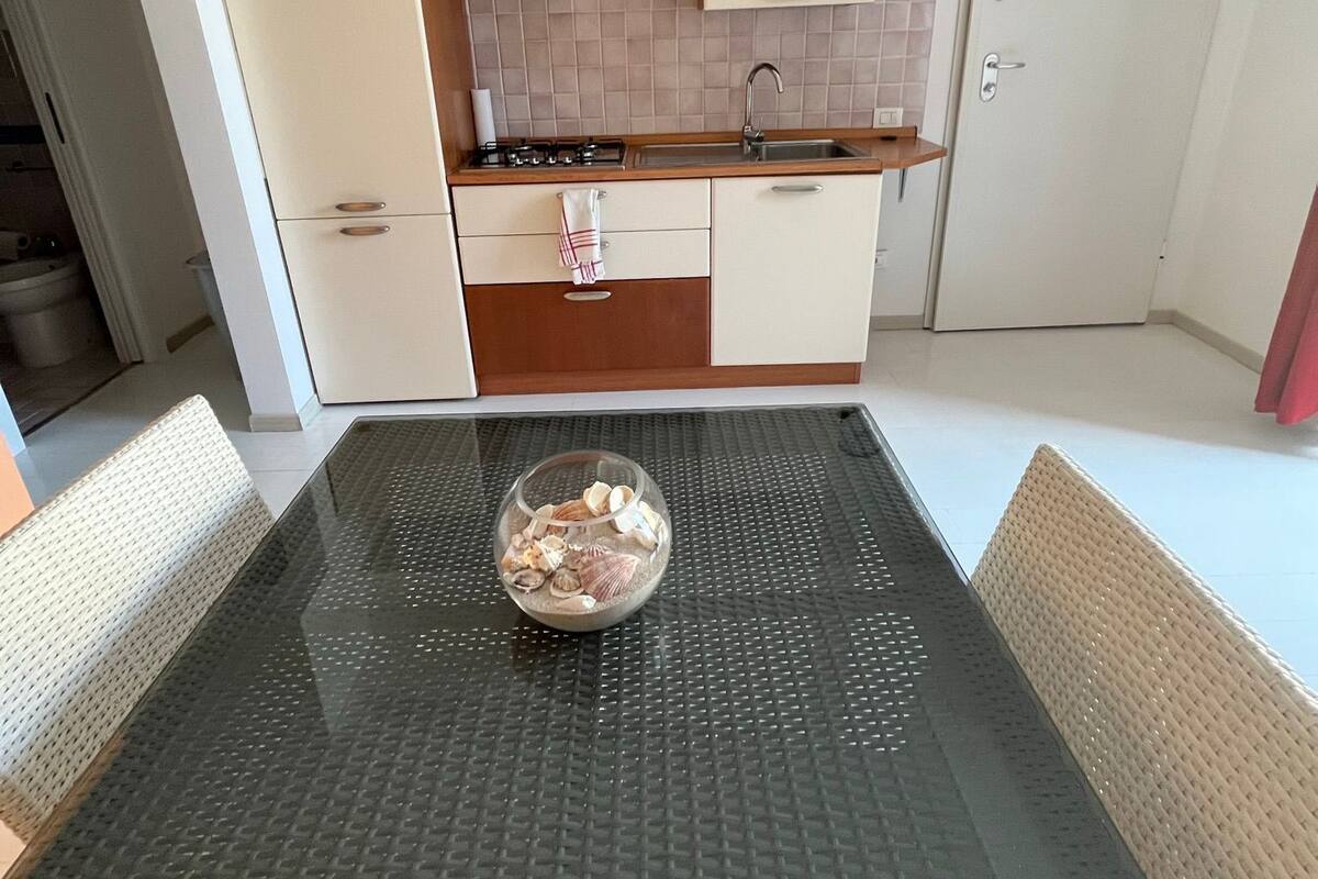 Standard Studio, 1 Double Bed | Private kitchen | Full-sized fridge, microwave, stovetop, cookware/dishes/utensils