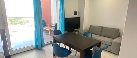 Standard Studio, 1 Double Bed | Living area