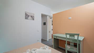 Standard Studio, 1 Double Bed | Blackout drapes, iron/ironing board, WiFi (free)