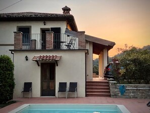 Exterior - Beautiful family villa with private pool and wonderful mountain views near Barga (Sommocolonia)