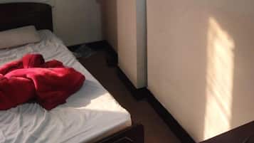 Deluxe tweepersoonskamer, uitzicht op de stad | Geluiddichte muren, een strijkplank/strijkijzer, gratis wifi
