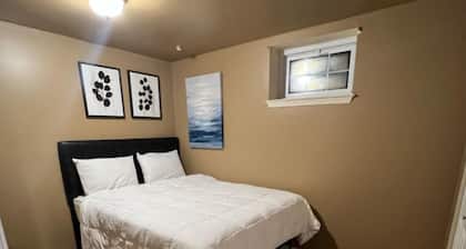 Charming townhome with WiFi and fitness room in lovely Woodlawn