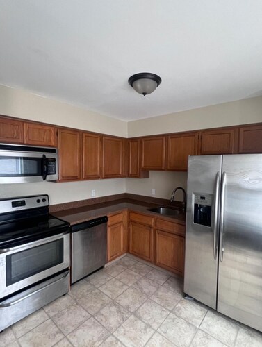 Charming townhome with WiFi and fitness room in lovely Woodlawn