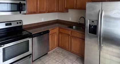 Charming townhome with WiFi and fitness room in lovely Woodlawn