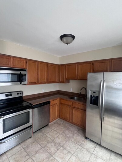 Charming townhome with WiFi and fitness room in lovely Woodlawn