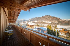 Basic apartman, 2 hálószobával, erkély, kilátással a hegyre | Kilátás az erkélyről