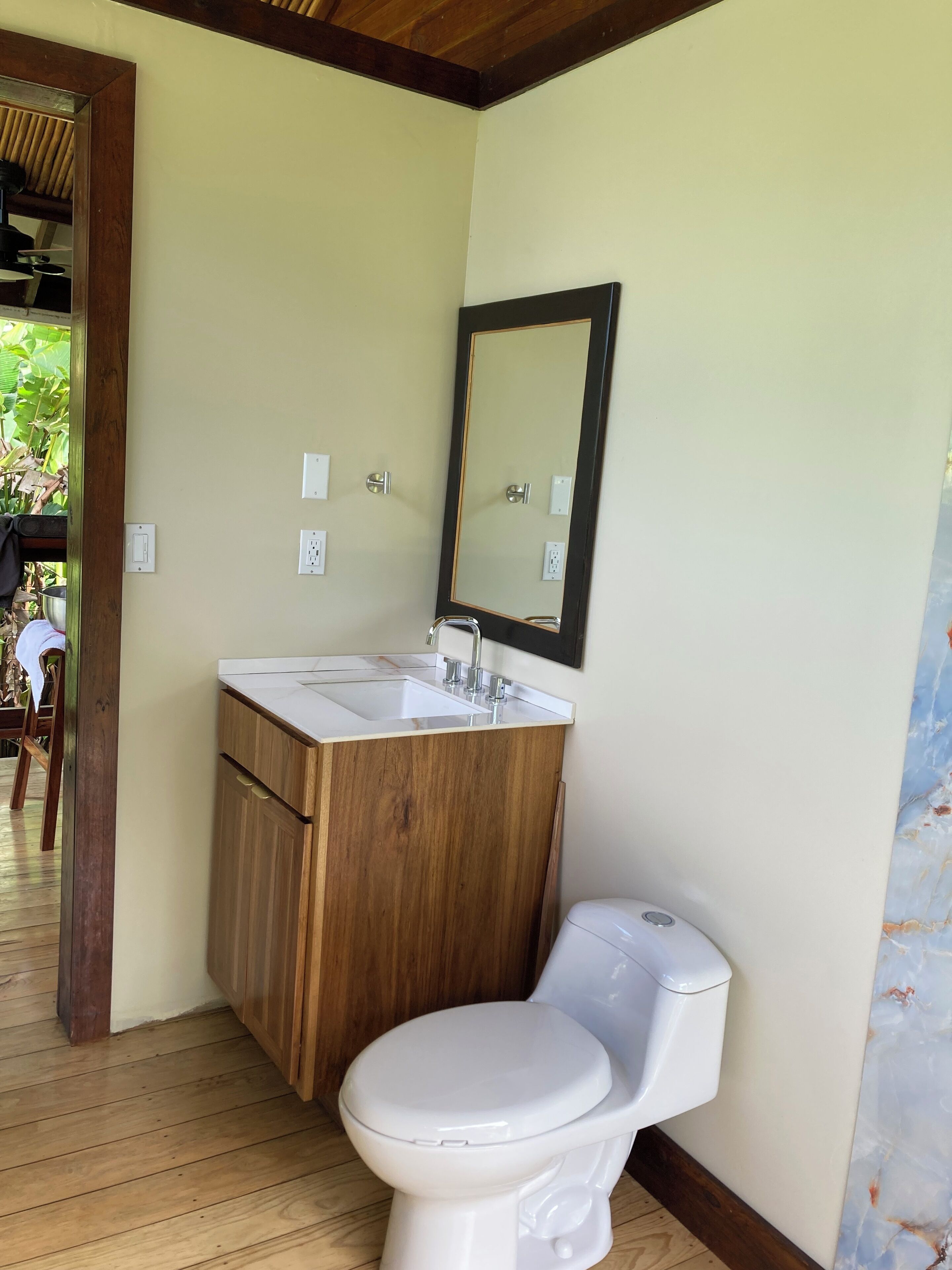 淋浴设施、毛巾、肥皂、卫生纸