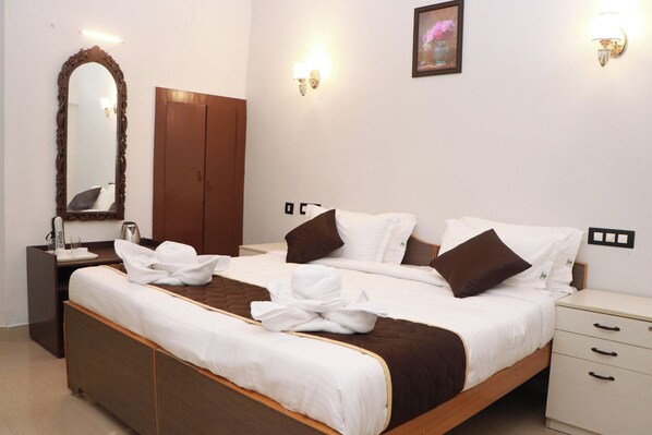 Deluxe Tek Büyük Yataklı Oda | 1 yatak odası, çarşaf takımı