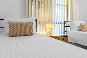 4 bedrooms, iron/ironing board, WiFi, bed sheets