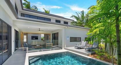 Sea Mist Poolside Oasis near Palm Cove Beachfront