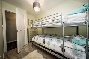 3 Schlafzimmer, Reisekinderbett, WLAN, Bettwäsche