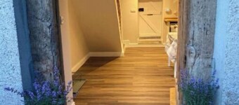 Cosy, comfy & tranquil farm cottage with log fire & country walks from the door