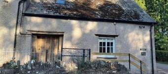 Cosy, comfy & tranquil farm cottage with log fire & country walks from the door