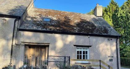 Cosy, comfy & tranquil farm cottage with log fire & country walks from the door