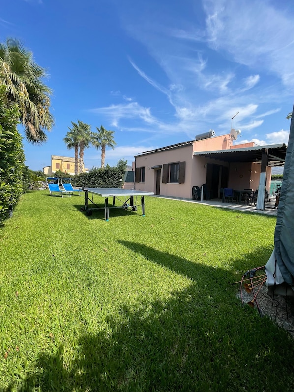 Outdoor dining - Villa With a Private, Heated Pool for Exclusive use Near Cefalù (Lascari)