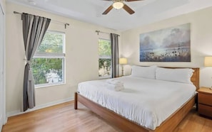 3 bedrooms, iron/ironing board, travel cot, free WiFi - Relax in a Charming 3BD Home BBQ (Kissimmee)