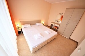 1 bedroom, WiFi, bed sheets