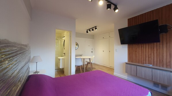 1 bedroom, internet, bed sheets