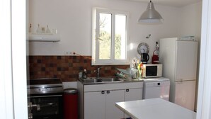 A compact kitchen with a stove, oven, sink, and microwave. - House CARNAC - 300 meters from Légenèse beach (Carnac)