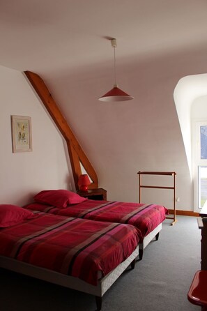 5 Schlafzimmer, Bügeleisen/Bügelbrett, Bettwäsche