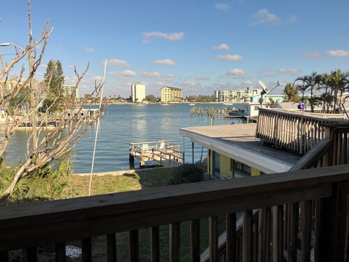 Charming 2-bedroom apartment with a great view!