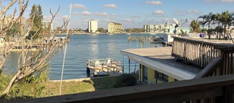 Charming 2-bedroom apartment with a great view!