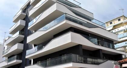XanthiBNB2: Brand-New Apartment with Direct Access to the City Center