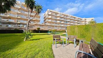 Apartment, 2 Bedrooms, Accessible, Terrace | Property grounds