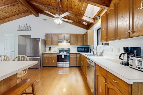 Lakefront Escape with Private Docks, Three-Season Room, and Spacious Bunk Room