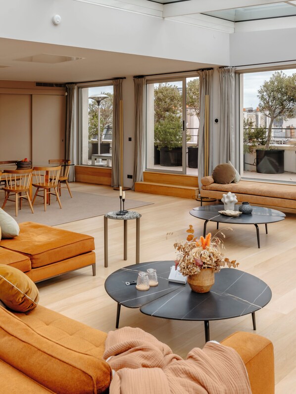 Sky Penthouse | Living area | Smart TV, printers - Hôtel de Pourtalès (Paris)