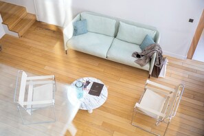 Garden Loft | 客廳 | 智能電視、打印機