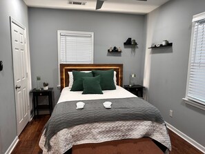 3 bedrooms, iron/ironing board, free WiFi, bed sheets - Historic Westside Gem - Backyard Oasis (Atlanta)