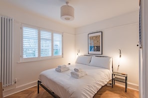 2 Schlafzimmer, Schreibtisch, Bügeleisen/Bügelbrett, WLAN