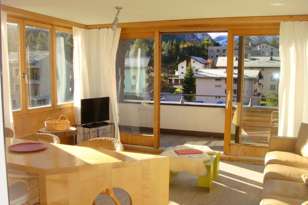 Capricorn 2 Zimmer Nr. 24 | Living area | 17-inch flat-screen TV with satellite channels