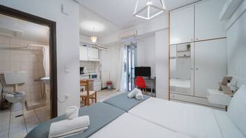 1 chambre, fer et planche Ă repasser, Wi-Fi gratuit, draps fournis