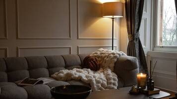 Family Apartment, City View | Living area | 24-inch flat-screen TV with cable channels