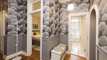 Family Apartment, City View | Living area | 24-inch flat-screen TV with cable channels