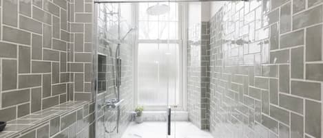 Family Apartment, City View | Bathroom